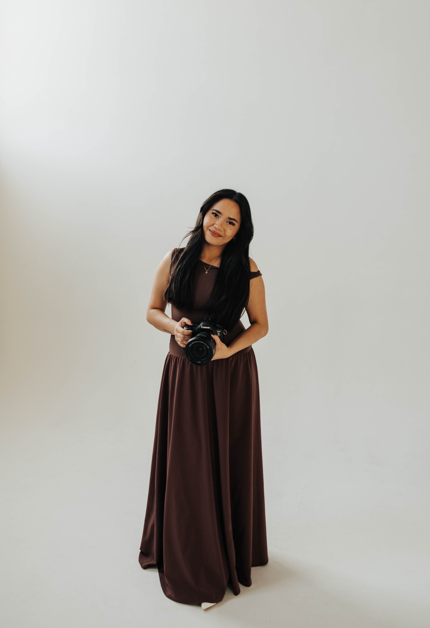 Lyka in the studio, camera in hand